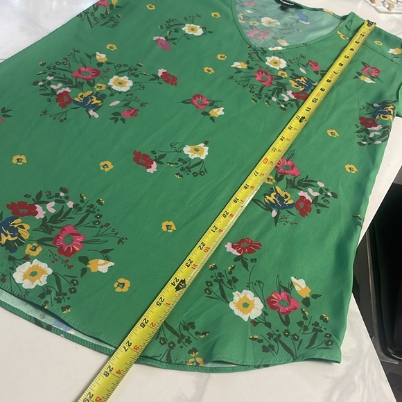 Express Women's Green Floral Cuffed Sleeve V Neck Blouse - Picture 6 of 7